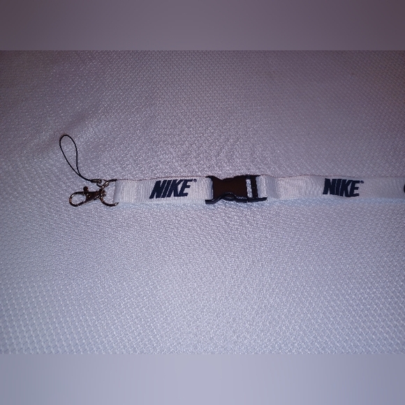 White Nike Breakaway Lanyard One Size Quick Release Key Chain ID Holder - Picture 3 of 5